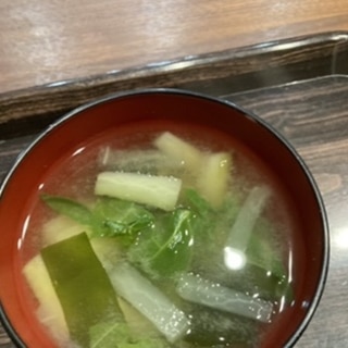 新玉ねぎと小松菜のお味噌汁